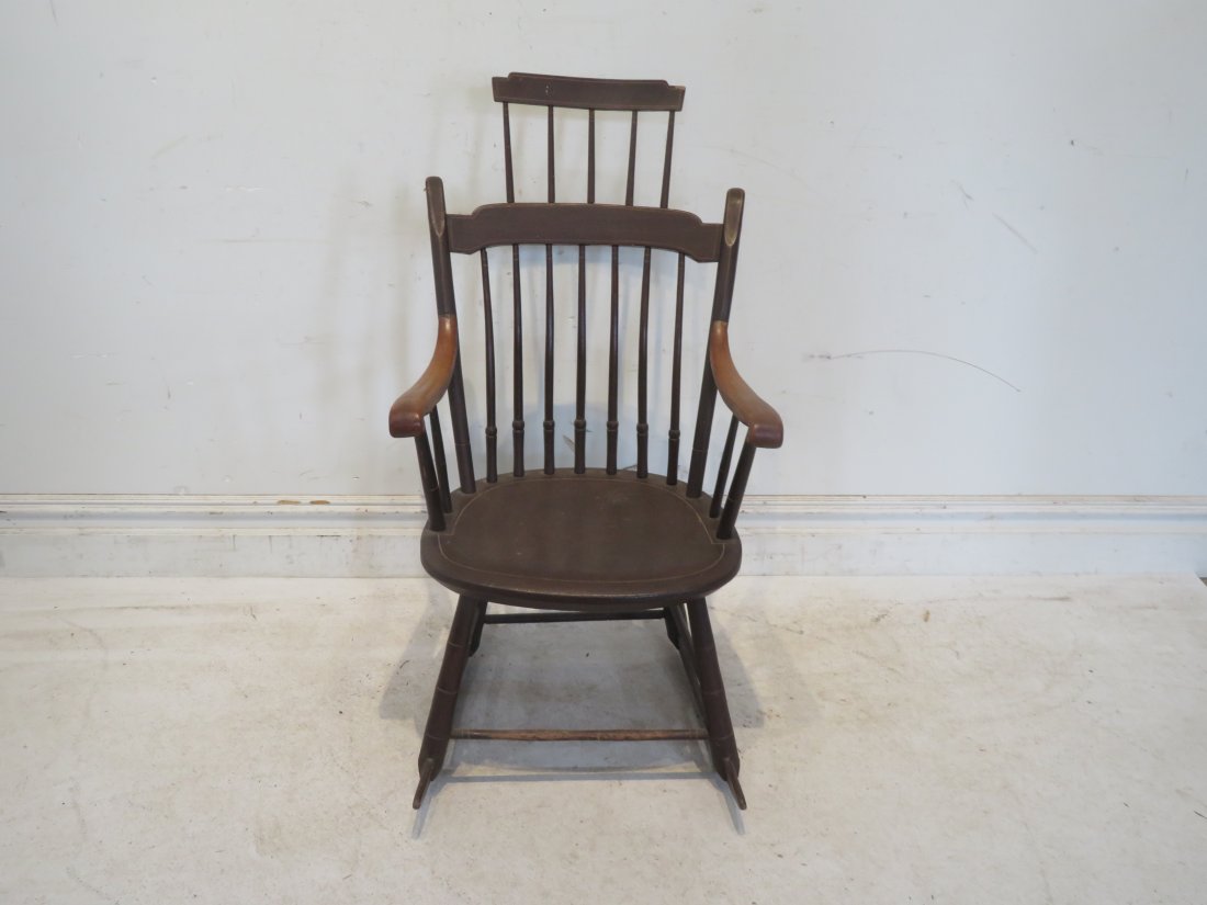 Early 19th cent comb back country Windsor rocker in original paint (1 of 5)