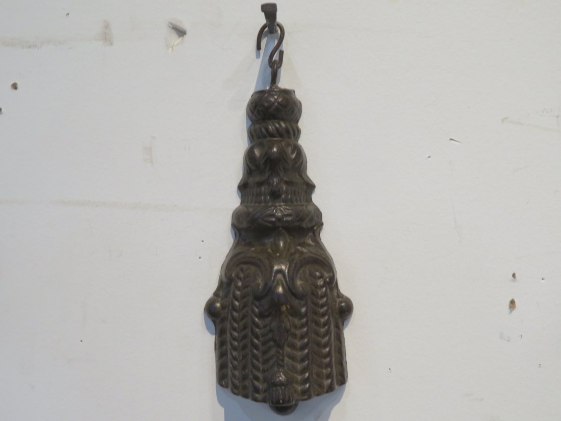 19th century cast iron tassel gate weight (1 of 3)