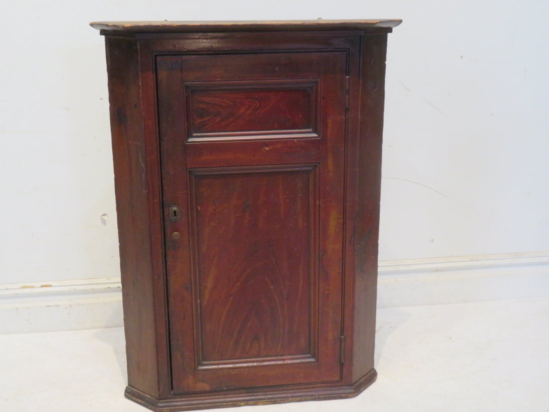 Early 19th century PA pine hanging corner cupboard (1 of 7)