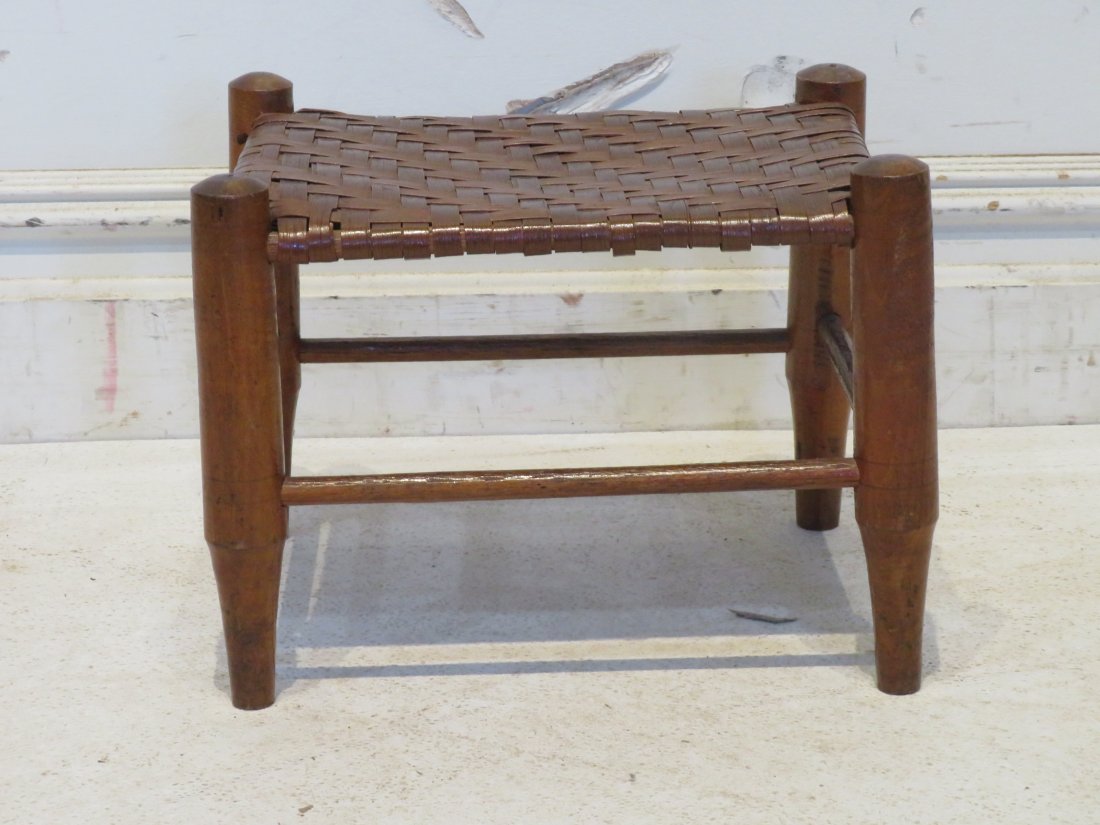 Shaker footstool with splint seat (1 of 4)