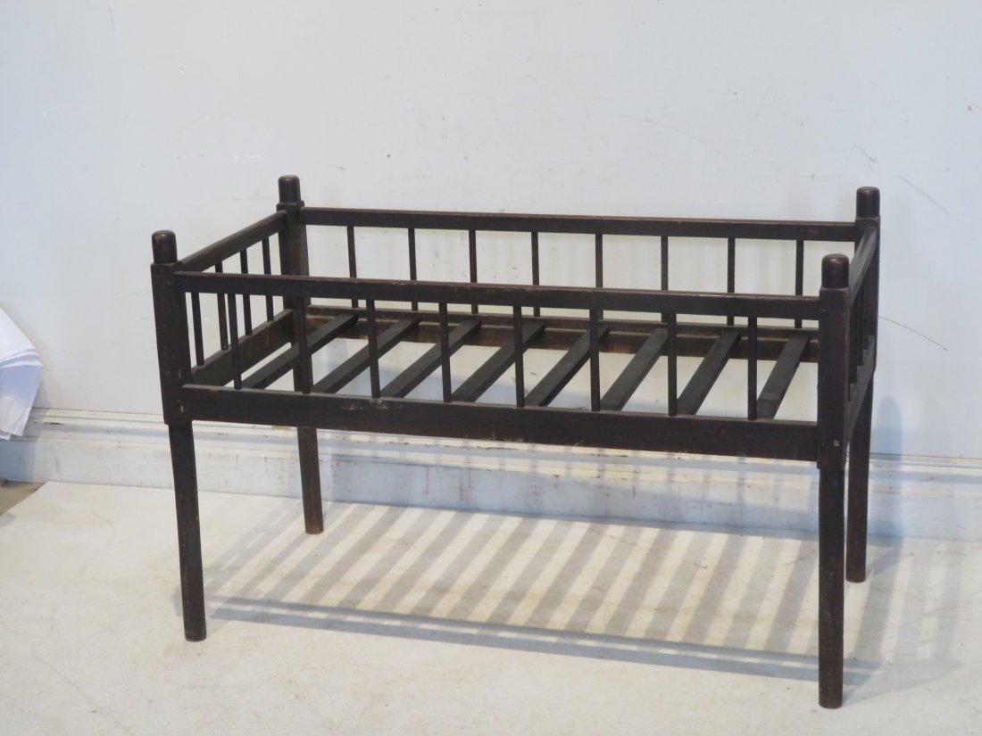 Shaker youth bed (1 of 2)