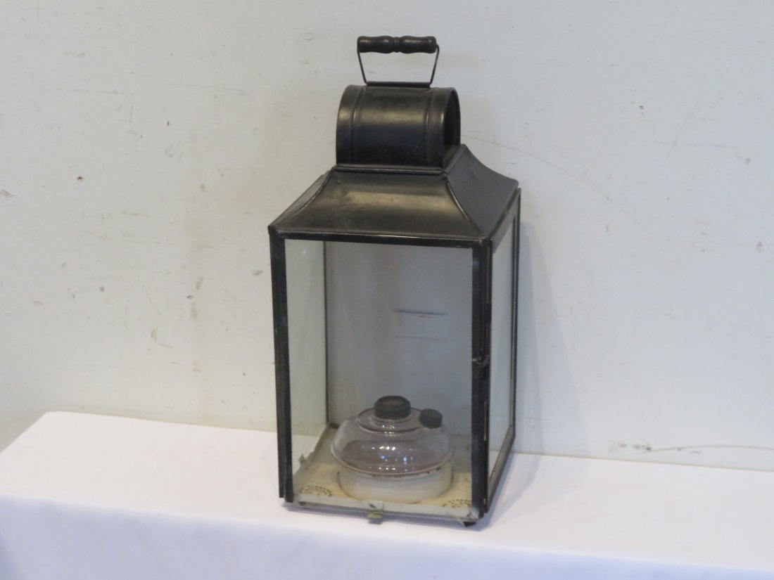 Large tin barn lantern with glass kerosene font (1 of 4)