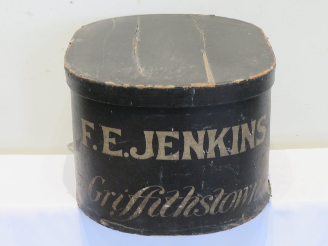 Large 19th century pasteboard and wood hat box (1 of 6)