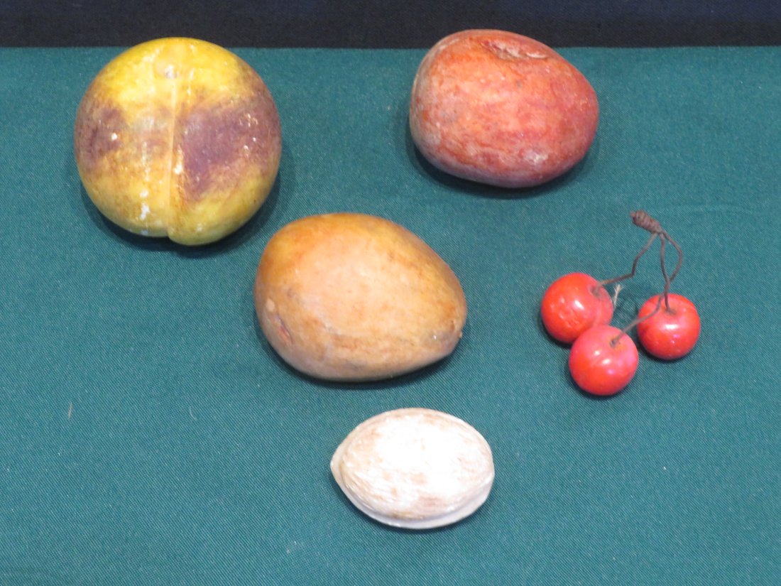 5 pcs of stone fruit (1 of 4)