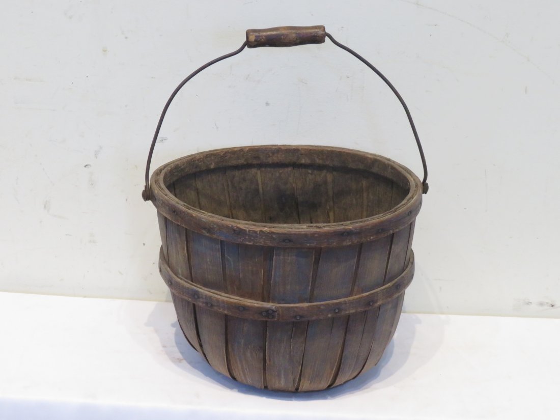 1/2-bushel wood apple basket with wire bale and wood handle (1 of 6)