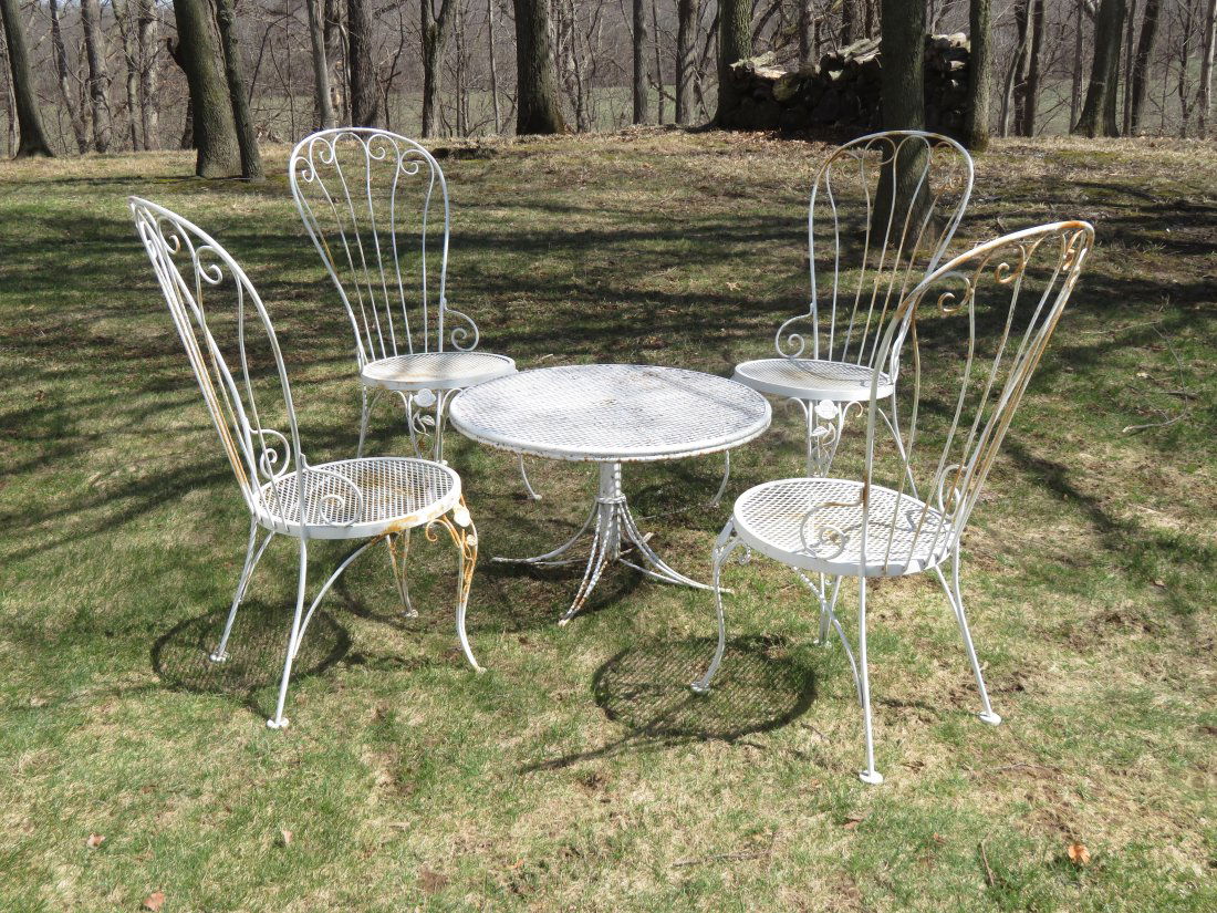 20th century 5 pc metal garden set in white paint (1 of 3)