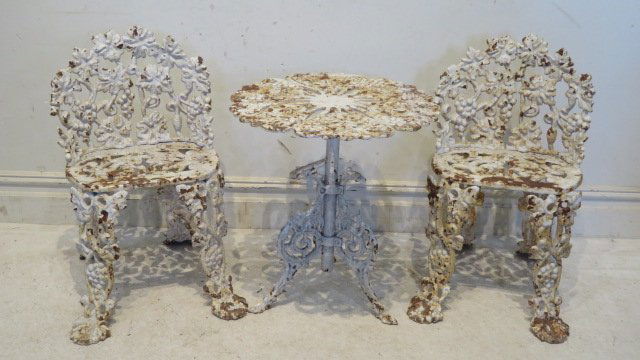 Cast iron 3-pc garden set in old white paint (1 of 5)