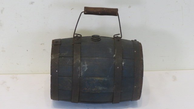 Barrel style canteen with wire and wood handle in blue paint (1 of 5)