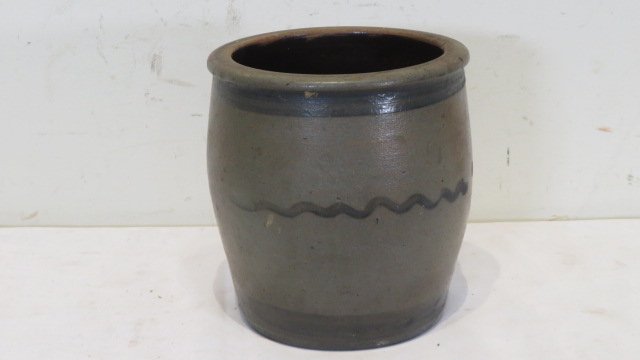 Western Pa. small stoneware crock (1 of 4)