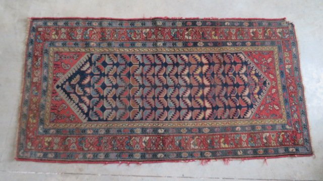 Early 20th century Hamadan hand-woven oriental rug (1 of 4)