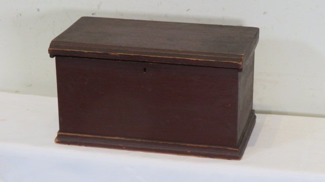 Early 19th century pine New England box in old red painted surface (1 of 7)