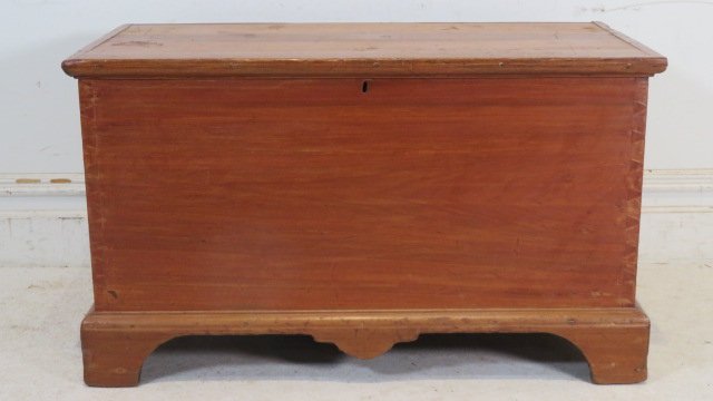 Diminutive Ohio dovetailed blanket chest with applied bracket base (1 of 7)
