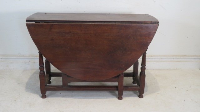 William and Mary walnut gate leg drop-leaf table (1 of 8)
