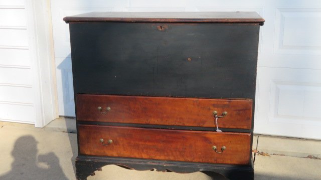 New England 18th century 2-drawer blanket chest in dark green paint (1 of 10)