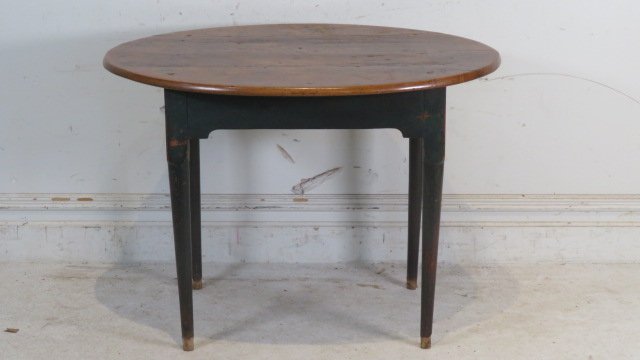 Queen Anne oval tavern table (1 of 5)