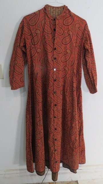Vintage paisley lady's cloak (1 of 6)