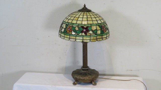 Contemporary leaded glass shade table lamp (1 of 4)