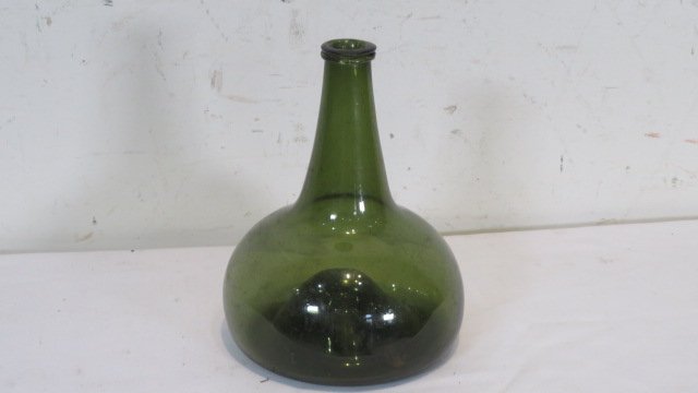 18th century olive green onion bottle (1 of 3)