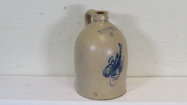 E & LP Norton, Bennington, VT 2-gal blue decorated stoneware jug (1 of 5)