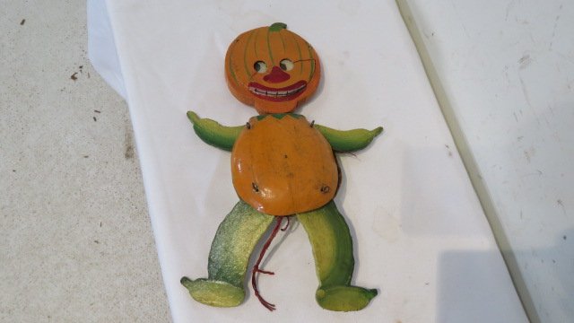 Halloween vegetable mechanical man with pull string (1 of 5)