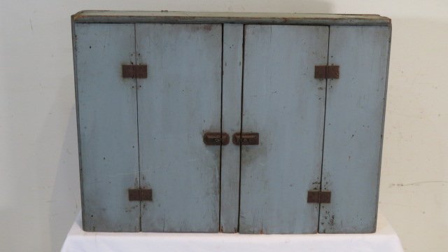 Pine 18th century hanging cupboard (1 of 7)