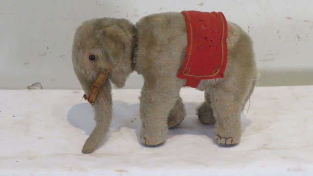 Early 7" Steiff elephant (1 of 8)
