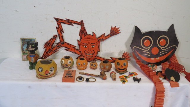Group of 15 vintage Halloween items (1 of 9)