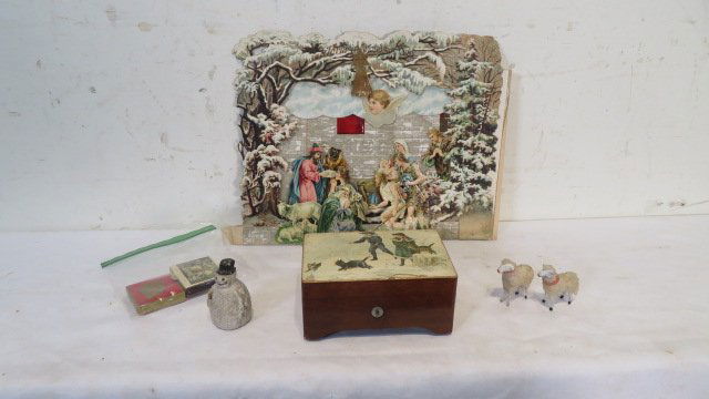 Mid 20th century Swiss music box and some Christmas items (1 of 8)