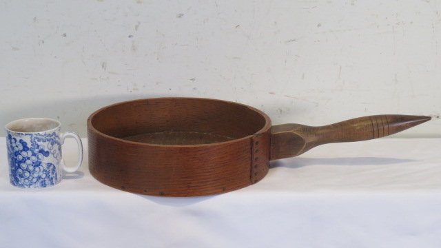 Mt. Lebanon Shaker wooden receptacle for sifting with handle (1 of 5)
