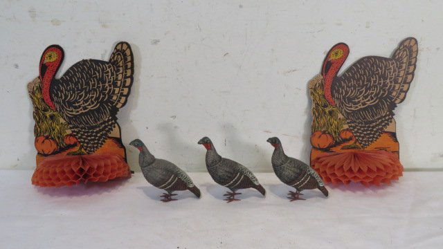 3 hen turkey candy containers and 2 cardboard & crepe paper centerpieces (1 of 4)