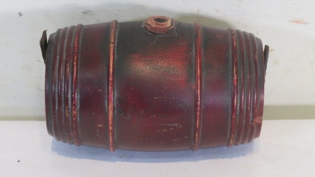Early barrel canteen (1 of 4)