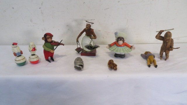 Group of 9 monkey items (1 of 7)
