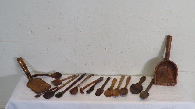 Group of 16 wooden spoons, etc. (1 of 4)