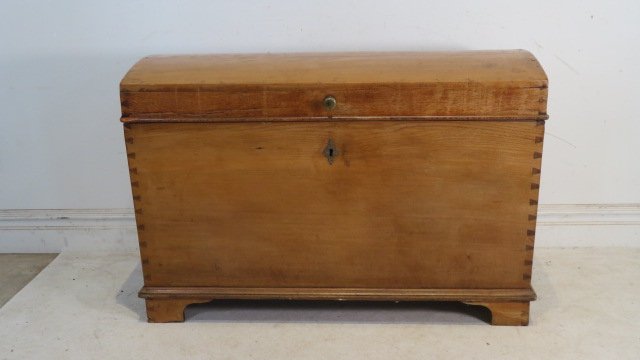 19th century large oak dovetailed dome top immigrant chest (1 of 6)