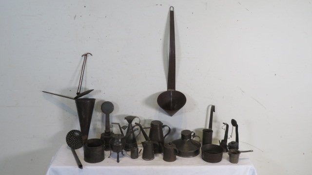 Group of 17 tin items: Group of 17 tin items including a 24"L ladle, 3 early tin whale oil lamps, a sieve, 2 lamp fillers, 3 teapots, small saucepot on legs with lid, berry pail, skimmer, two measurers with handle, water ca