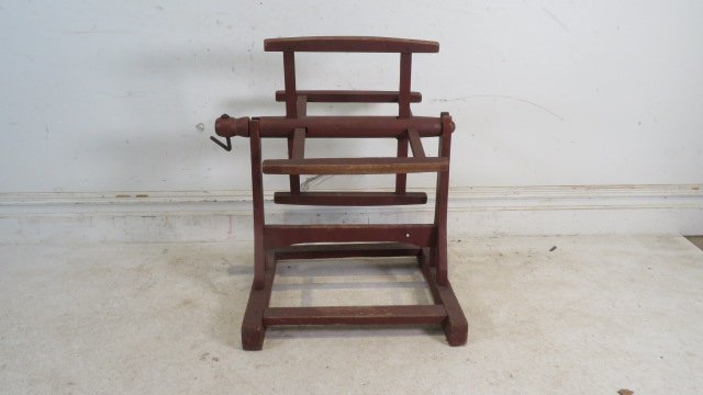 Early 19th century yarn winder in red painted surface (1 of 4)