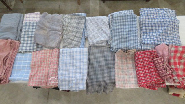 28 pcs. of blue and red checked fabric and home-spun materials (1 of 4)