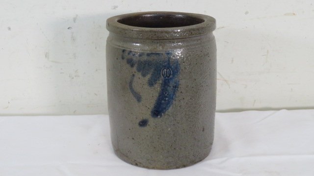 Solomon Bell blue decorated stoneware jar (1 of 8)