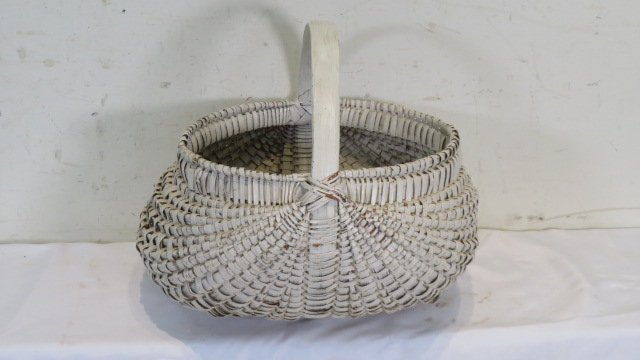 Large splint buttocks basket in old white paint (1 of 4)