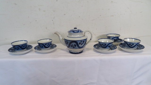 Early blue Leeds creamware teapot and 5 cups & saucers (1 of 7)