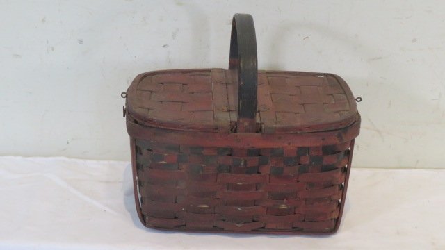 Small splint lidded picnic basket in old red paint (1 of 5)