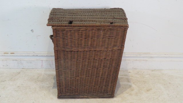Large lidded willow basket: Large lidded willow basket with wood bottom, handles on sides, dark natural patina, 25" x 23" x 19"