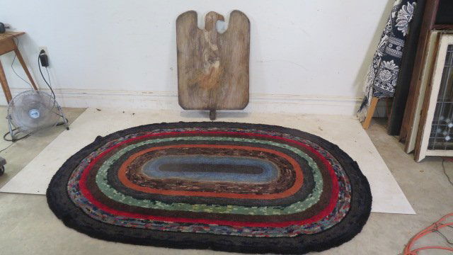 Large Eagle bread board and braided rug (1 of 3)