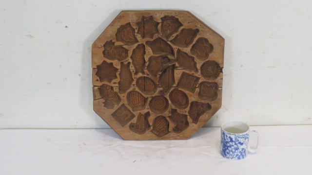 Very unusual wooden cookie mold (1 of 7)