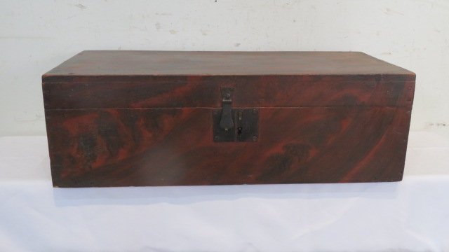 New England paint decorated box in red/black original paint (1 of 6)