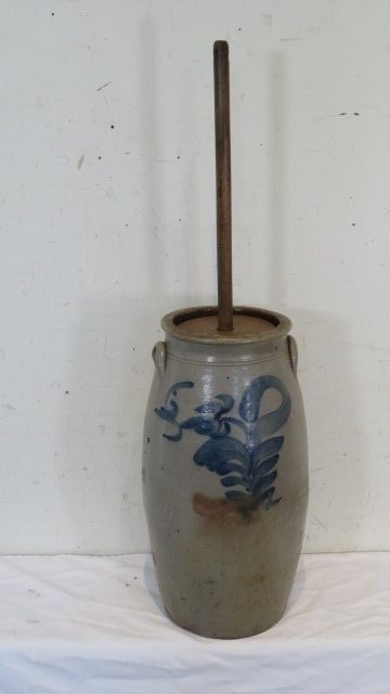 Unmarked 6-gal blue decorated stoneware churn with lid and dasher (1 of 6)