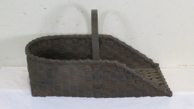 Early splint flower gathering basket in old very dark blue paint (1 of 4)