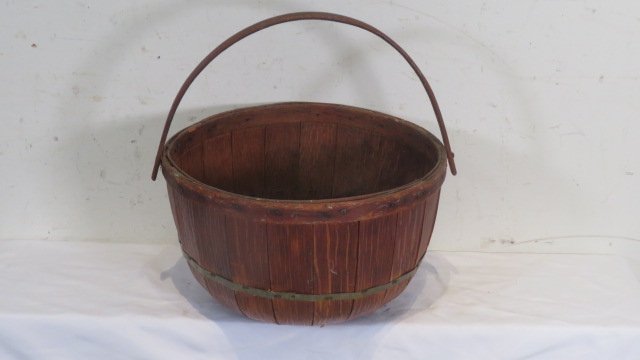 Wood apple basket with wood handle: Wood apple basket with wood handle in old natural surface, 9"T (not including handle) x 15"D