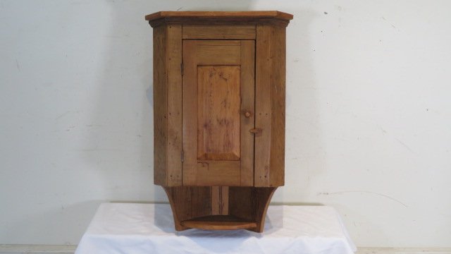 Pine hanging corner cupboard with shelf (1 of 6)