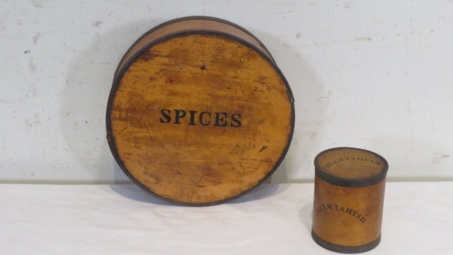Wood spice set in round container with 8 spices and one extra spice (1 of 6)
